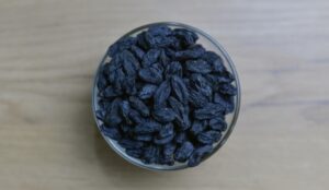 زبيب اسود | عال الكيف 
Black raisins | AAL ALKAIF 